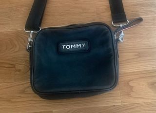 Bolso bandolera Tommy Hilfiger negro
