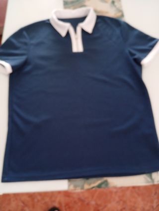 Polo azul y blanco con cremallera