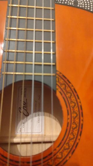 Guitarra clásica Eko CS10 – Naranja brillante.