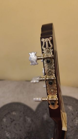 Guitarra clásica Eko CS10 – Naranja brillante.
