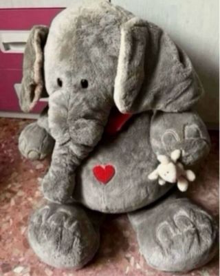 Peluche Elefante Gris Corazón Rojo + Regalo juego