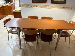 Mesa extensible y 6 sillas de cocina