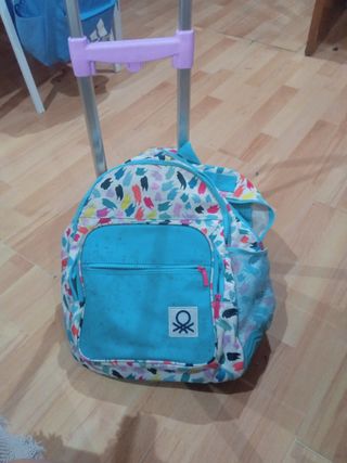 Mochila azul con estampado