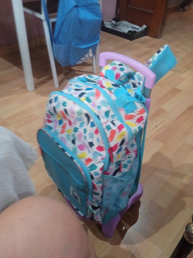 Mochila azul con estampado