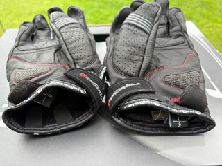 Guantes de moto Quarter Mile negros. Sin uso.