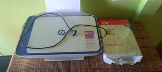 Impresora HP Blanca y Azul