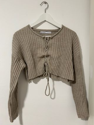 Jersey Bershka beige con cordones