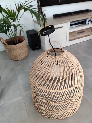 Lámpara de techo de mimbre y metal