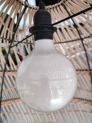 Lámpara de techo de mimbre y metal