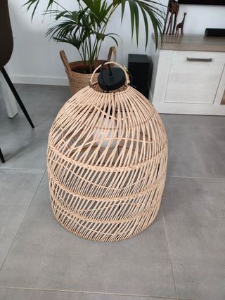 Lámpara de techo de mimbre y metal