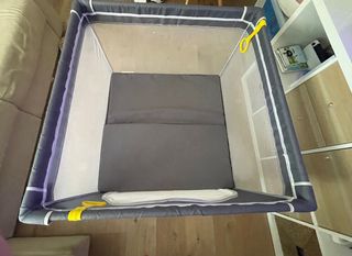 Corralito 90x90cm + colchoneta acolchada interior.