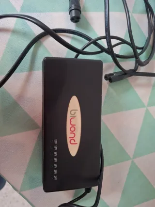 Triciclo Eléctrico Deportivo Rojo y Negro