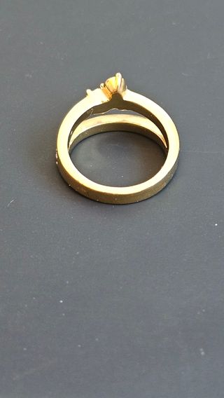 Anillo Guess Dorado con Piedras Rosas