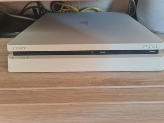 PS4 Slim Blanca + 2 Mandos + 20 Juegos