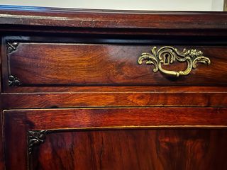 Aparador de Caoba con porte incluido.