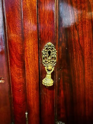 Aparador de Caoba con porte incluido.