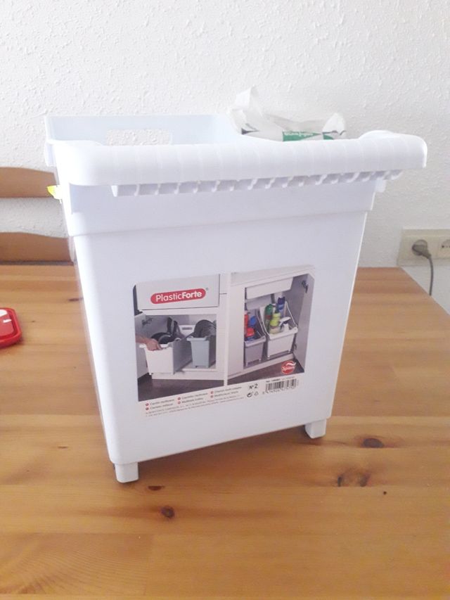 Secchio con ruote per riporre oggetti