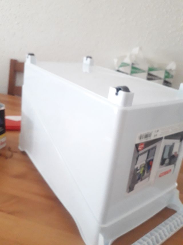 Secchio con ruote per riporre oggetti