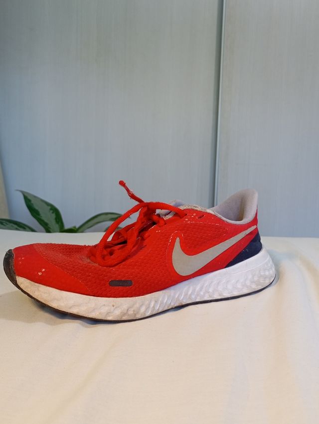 Zapatillas Nike Revolution Running Niño Rojas de segunda mano por