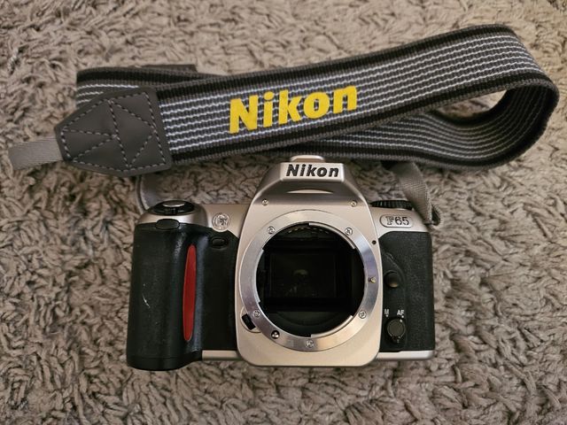 Nikon F65 peças ou reparação