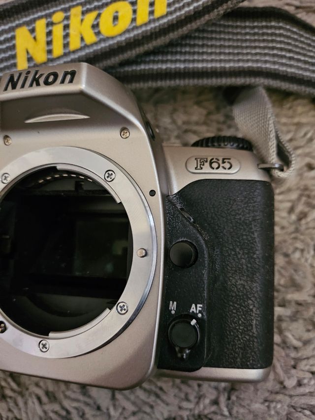 Nikon F65 peças ou reparação