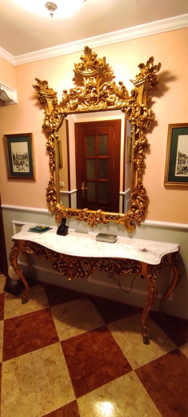 Consola de entrada y espejo dorado