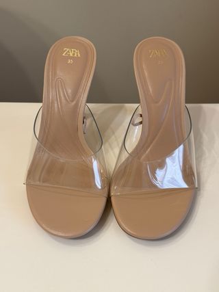 Sandalias transparente de Zara