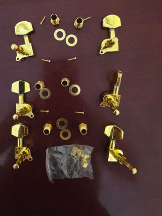 Llaves de guitarra doradas