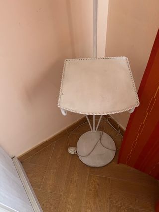 Lámpara de pie de hierro blanco