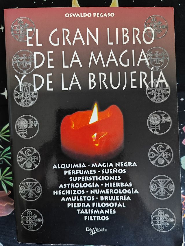 El gran libro de la magia y de la brujería (Spa...