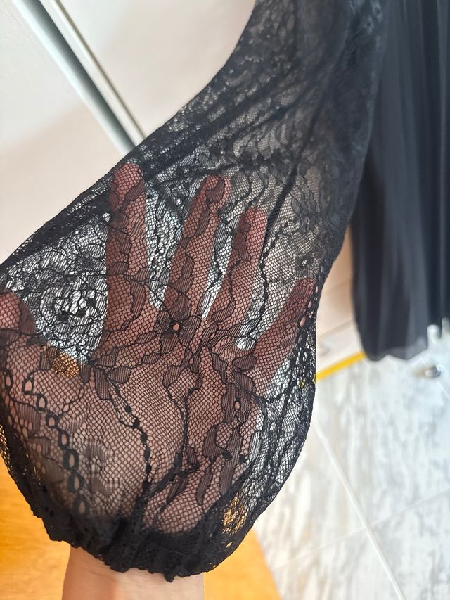 Vestido Asos negro con cuello bordado, blanco