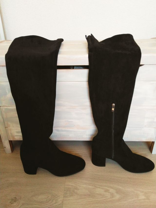 Botas altas, por encima de rodilla, nobuk negro.39