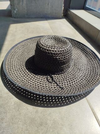 Pamela negra de ala ancha