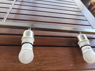 Lámpara techo plateada hay dos unidades dos tamaño