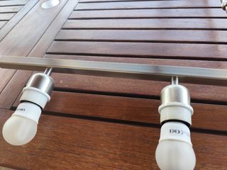 Lámpara techo plateada hay dos unidades dos tamaño