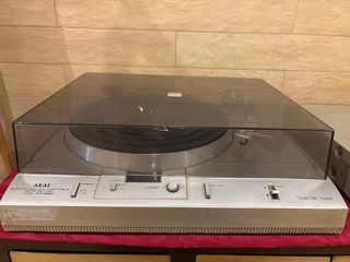 Akai Tocadiscos y Sintonizador Plata