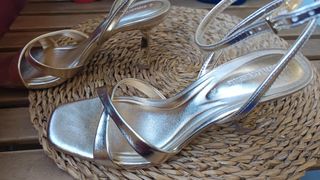 Sandalias Stradivarius doradas talla 39