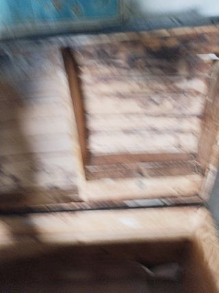 Baúl antiguo de madera y metal