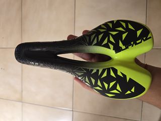 Sillín Supacaz Amarillo y Negro titanio