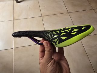 Sillín Supacaz Amarillo y Negro titanio