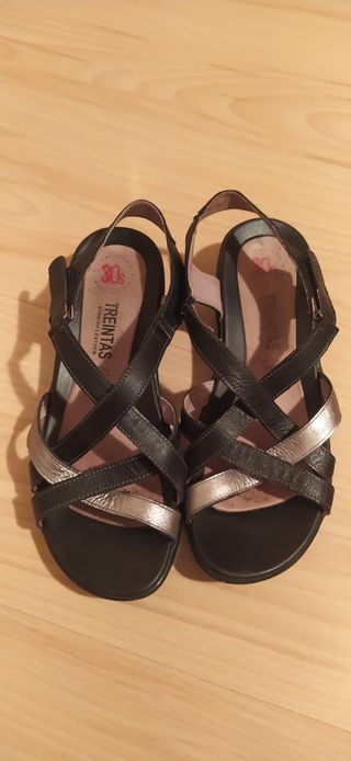 Sandalias TREINTAS Piel Negro y plateado