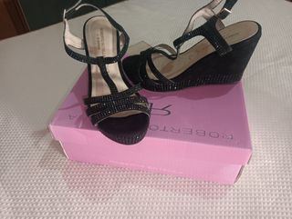Sandalias de cuña Roberto Botella negras