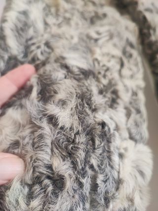 Abrigo de astracán gris