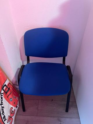 Sillas de oficina azules y negras (dos)