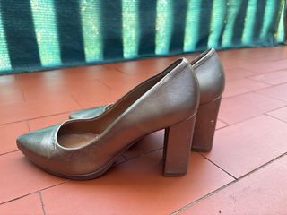 Zapatos Mimao dorados talla 36