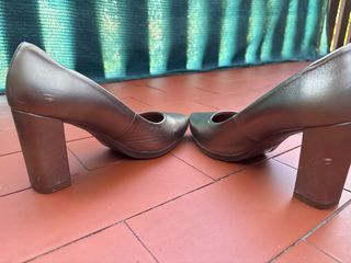 Zapatos Mimao dorados talla 36