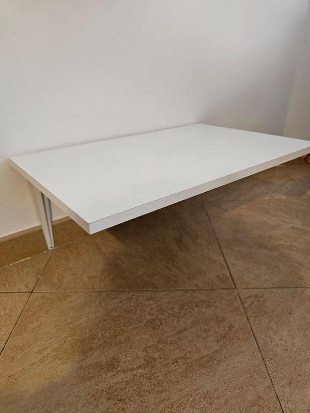 Ampla estante branca