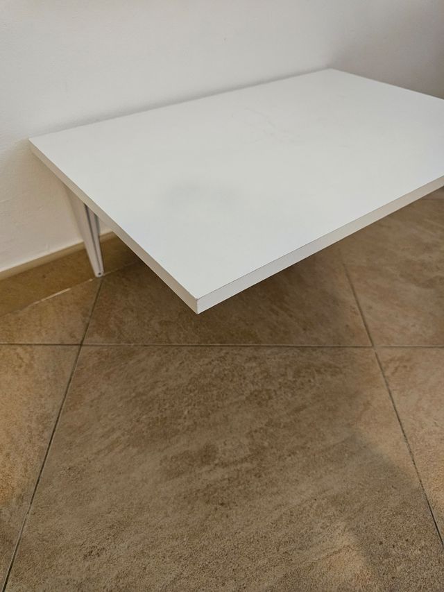 Ampla estante branca