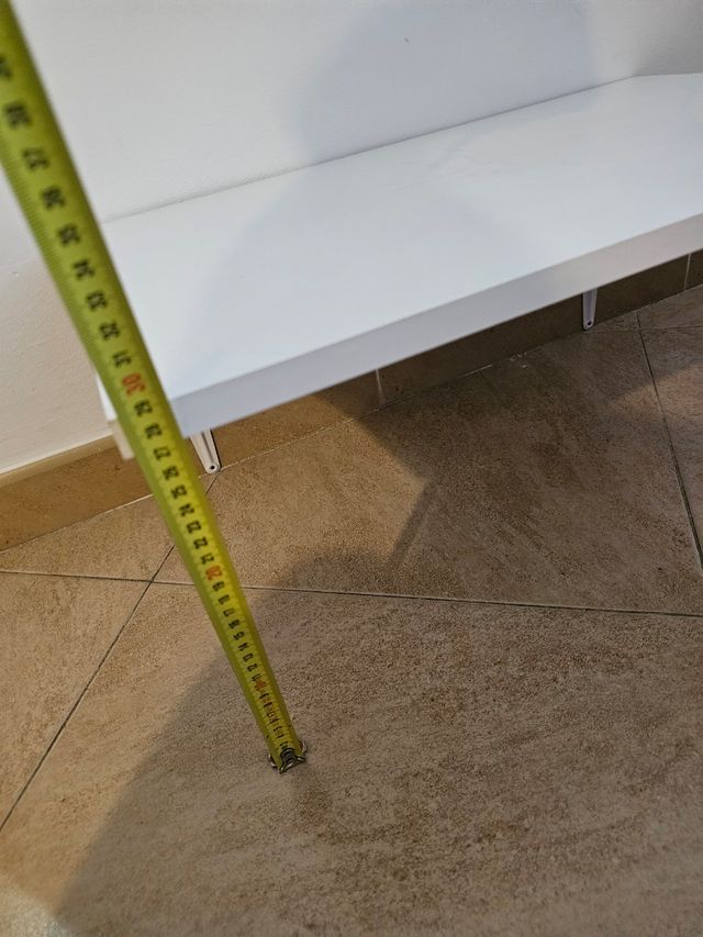 Ampla estante branca