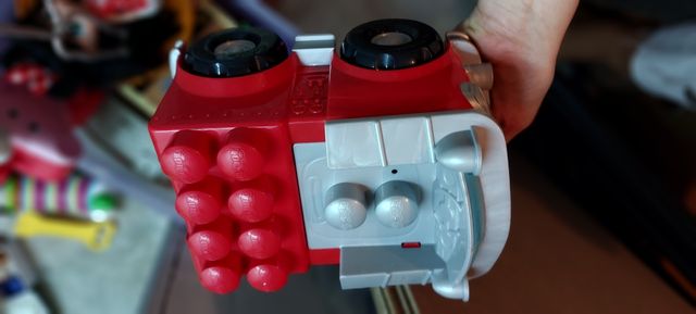 Juguete de camión rojo